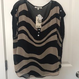 NWT: Short sleeve “see-thru” blouse